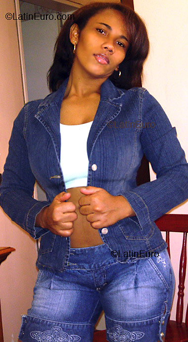 Date this gorgeous Brazil girl Sandra from BRASILIA B2895