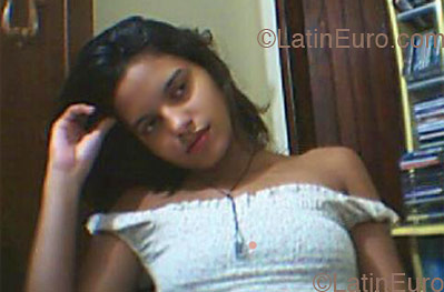 Date this foxy Brazil girl Paula from PALMARES B2902