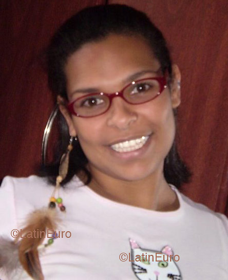 Date this foxy Brazil girl Carolina from NOVA FRIBURGO B3016