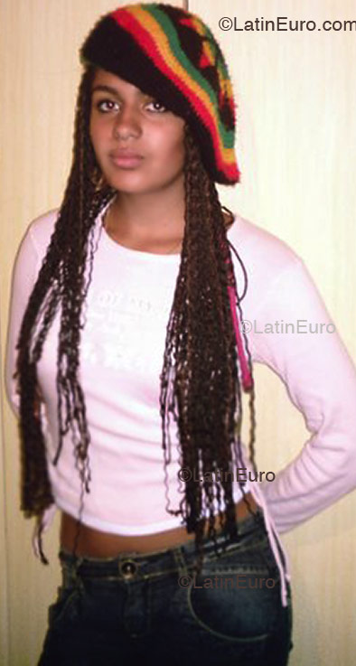Date this young Brazil girl Bruna from CURITIBA B3017