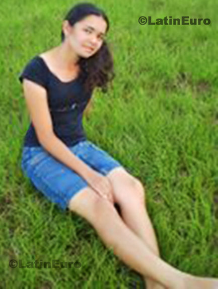 Date this gorgeous Brazil girl Josiane from Campo Verde B306