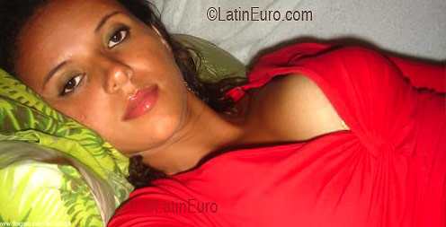 Date this pretty Brazil girl Elisangela from IPORA B3097