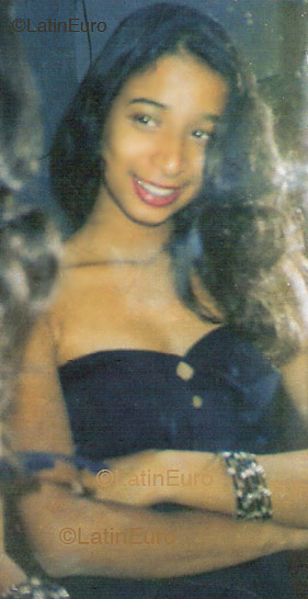 Date this nice looking Brazil girl Carla from LAURO DE FREITAS B3228