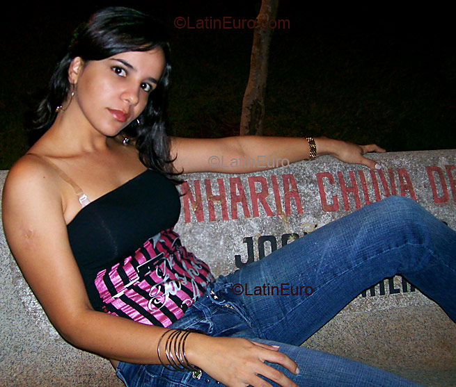 Date this cute Brazil girl Rafaella from GOIANIA B3235
