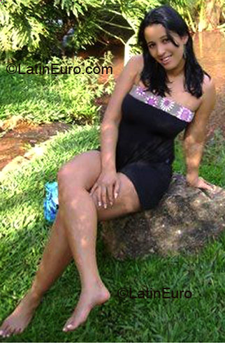 Date this lovely Brazil girl Sara from GOIANIA B3272