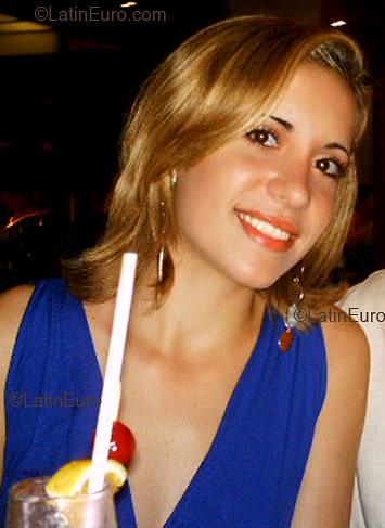 Date this attractive Brazil girl Giovanna from CARIACICA B3321