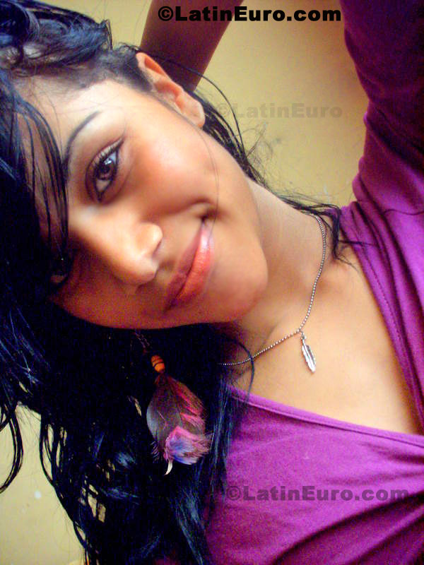 Date this happy Brazil girl Mariana from Ibirite B340