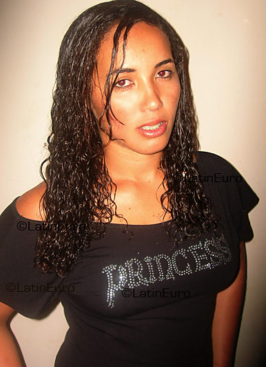 Date this attractive Brazil girl Elaine from TAGUATINGA B3461