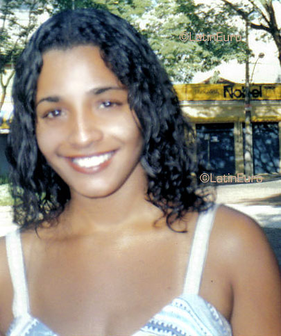 Date this voluptuous Brazil girl Quecia from RIO DE JANEIRO B3504