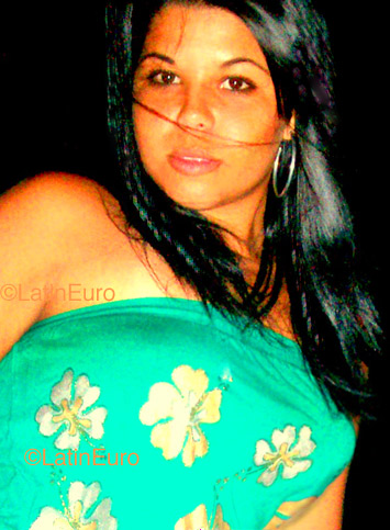 Date this sultry Brazil girl Raquel from IPATINGA B3723