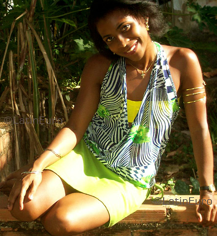 Date this cute Brazil girl Elyana from SALVADOR B2351
