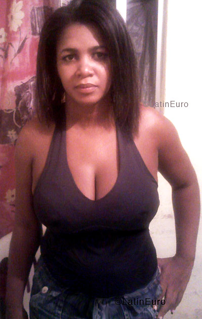 Date this athletic Brazil girl Paula from SALVADOR B3847