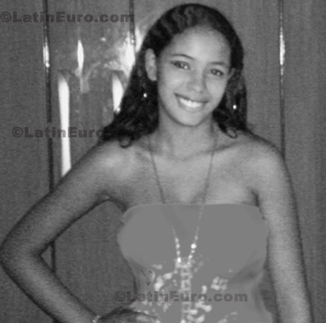 Date this pretty Brazil girl Stefani from Igaracu Do Tiete B392