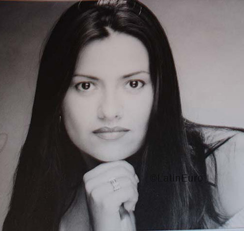 Date this good-looking Brazil girl Renee from  B3935