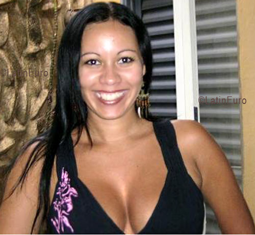 Date this pretty Brazil girl Shirley from GOIANIA B3957