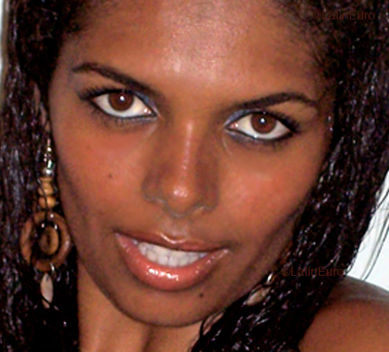 Date this nice looking Brazil girl Edvania Maria from RECIFE B4000