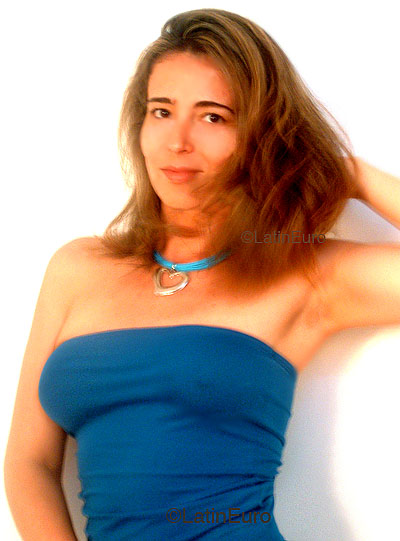 Date this fun Brazil girl Claudia from RIO DE JANEIRO B4055