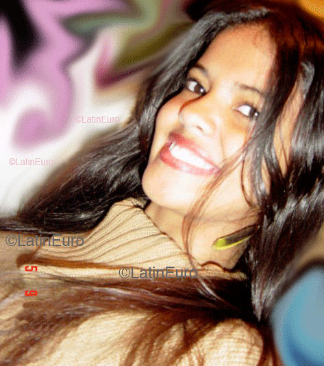 Date this stunning Brazil girl Lorena from RIO DE JANEIRO B4165