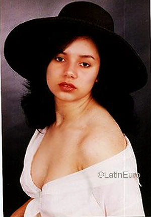 Date this cute Brazil girl Denise from LONDRINA B4208