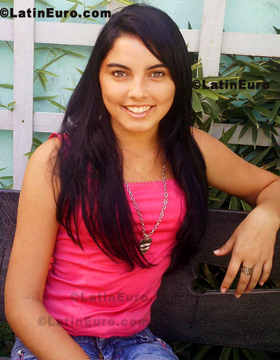 Date this fun Brazil girl Ariane from Natal B439