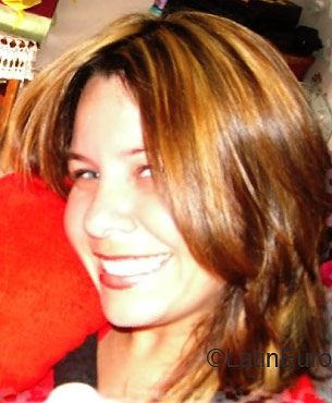 Date this attractive Brazil girl Viviane from  B4441