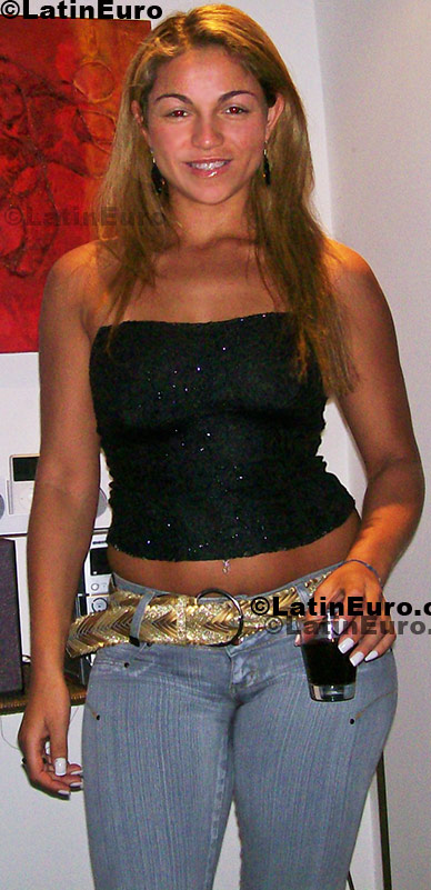 Date this happy Brazil girl Daniele from Juiz de Fora B462