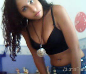 Date this hard body Brazil girl Viviane from  B4633