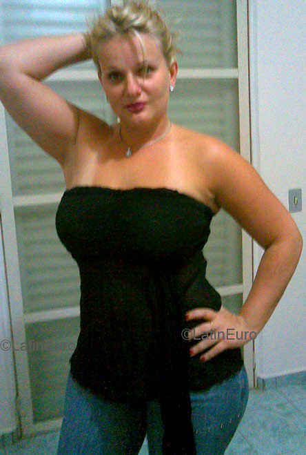 Date this tall Brazil girl Claucia from JUNDIAI B4636