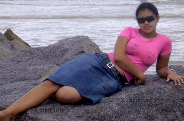 Date this nice looking Brazil girl Leticia from JARDIM B4670