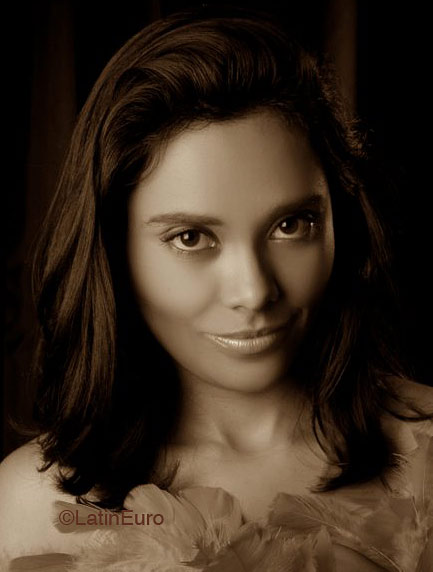 Date this delightful Brazil girl Ana from SAO PAULO B4781