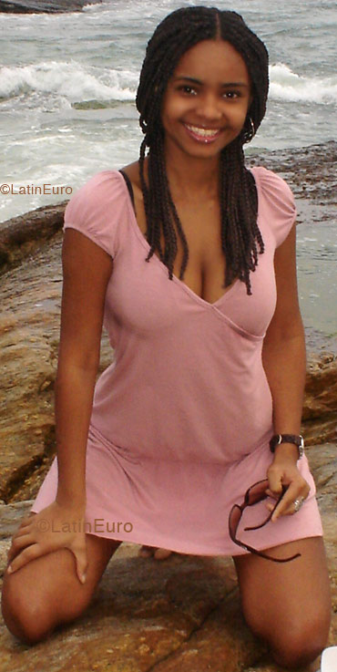 Date this good-looking Brazil girl Cristina from RIO DE JANEIRO B4952