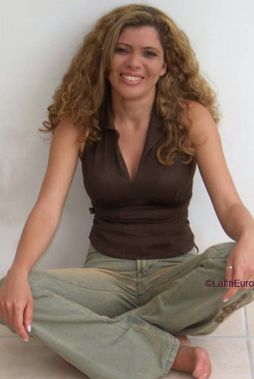 Date this foxy Brazil girl Rosangela from CUIABA B5209