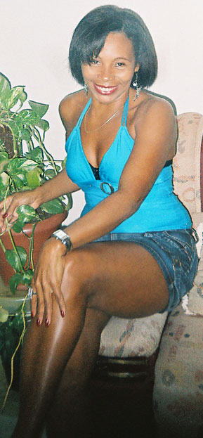 Date this happy Brazil girl Ana from TAGUATINGA B5363