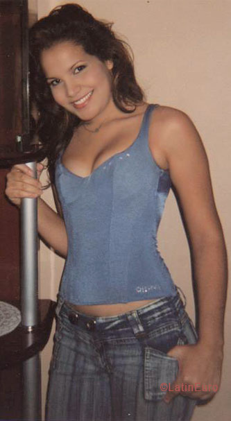 Date this happy Brazil girl Aline from  B5394