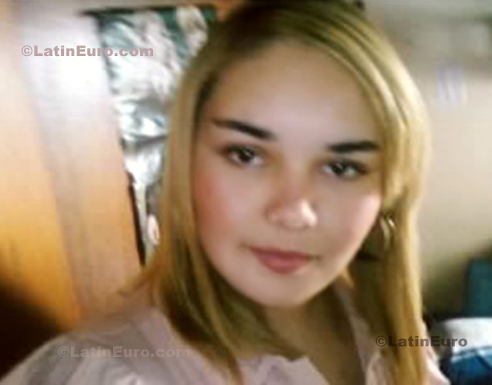 Date this stunning Brazil girl Cintia from Brasilia B543