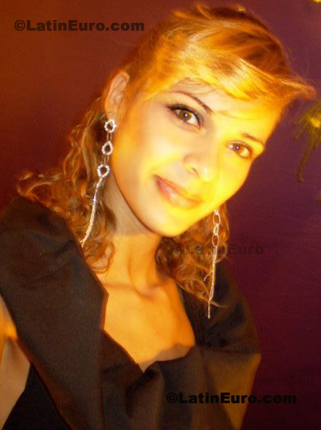 Date this nice looking Brazil girl Maria Clara from Anapolis BR3879