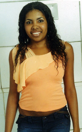 Date this happy Brazil girl Adriana from RECIFE B5590