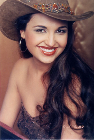 Date this delightful Brazil girl Daiane from COLOMBO B5755