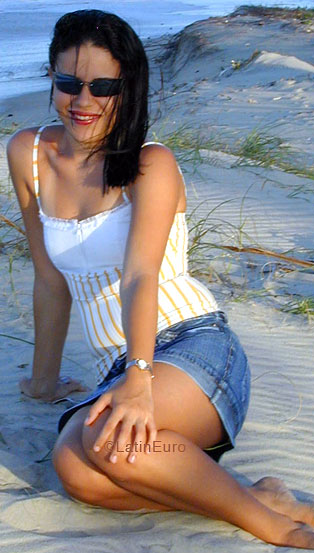 Date this athletic Brazil girl Alinne from ICARAI B5770
