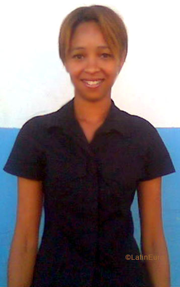 Date this delightful Brazil girl Nara from GOVERNADOR MANGABEIRA B5811