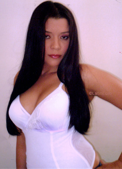 Date this gorgeous Brazil girl Tania from CUIABA B5935