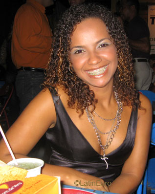 Date this happy Brazil girl Laura from RECIFE B6064