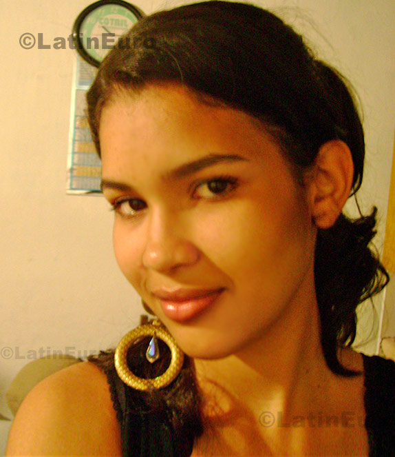 Date this charming Brazil girl Erica from Sardoa B608