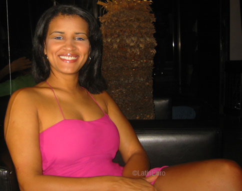 Date this happy Brazil girl Fernanda from  B6187