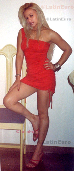 Date this beautiful Brazil girl Cynara from Brasilia B623