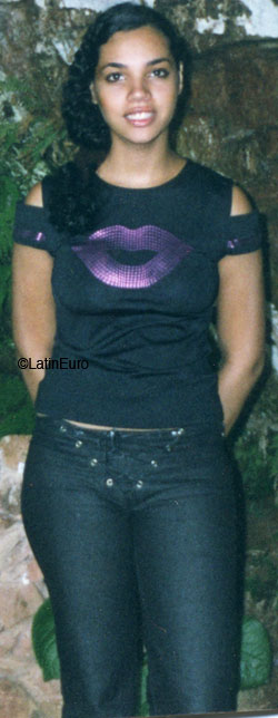 Date this athletic Brazil girl Bianca from UBERLANDIA B6376