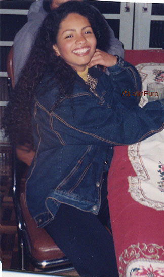Date this nice looking Brazil girl Luiza from SAO JOSE DOS PINHAIS B6387