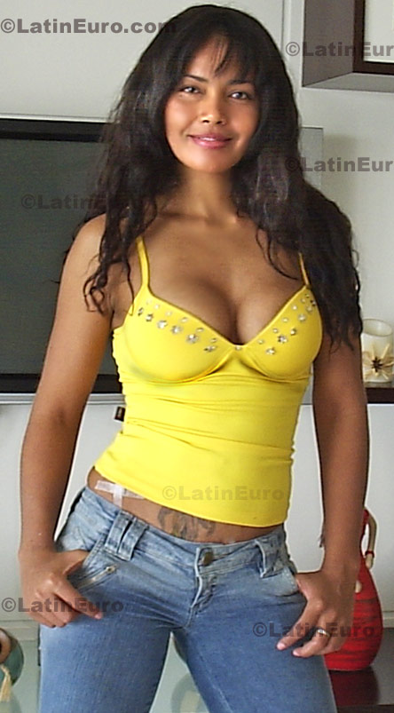 Date this foxy Brazil girl Thina from Cuiaba B656