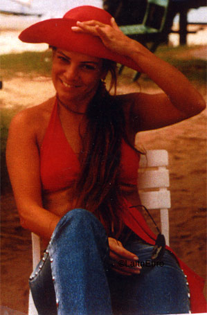Date this hard body Brazil girl Claudia from BELO HORIZONTE B6691