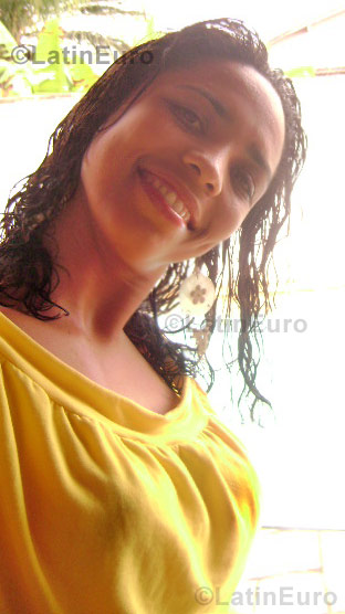 Date this athletic Brazil girl Debora from Santos B680